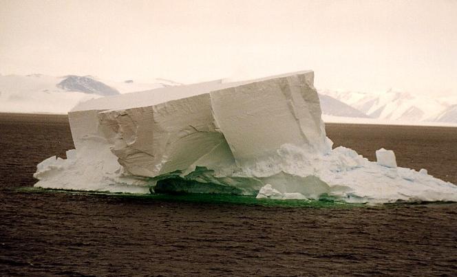 Antarctica pictorial 05 iceberg
