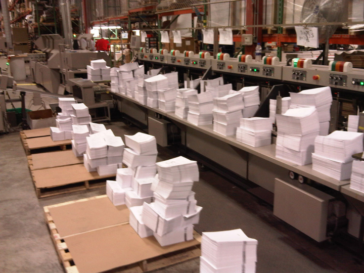 Cayendo Hacia Arriba at the printer 02